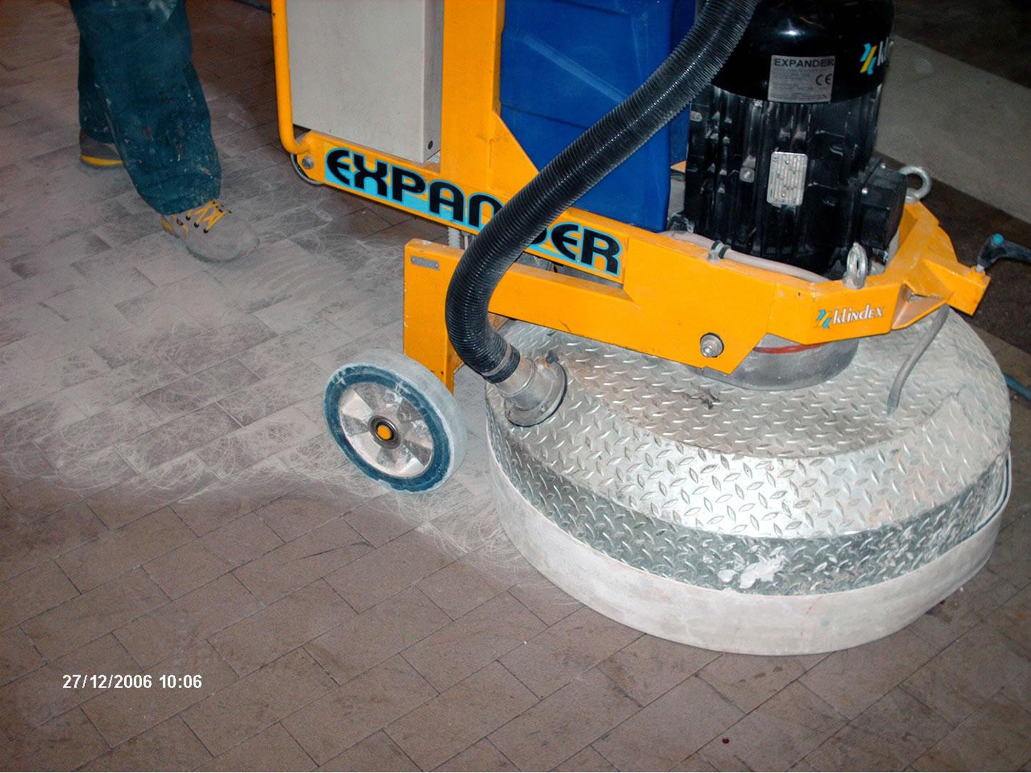 Levigatrice pavimenti in cemento, marmo, parquet, granito, gres, pietre naturali e superfici